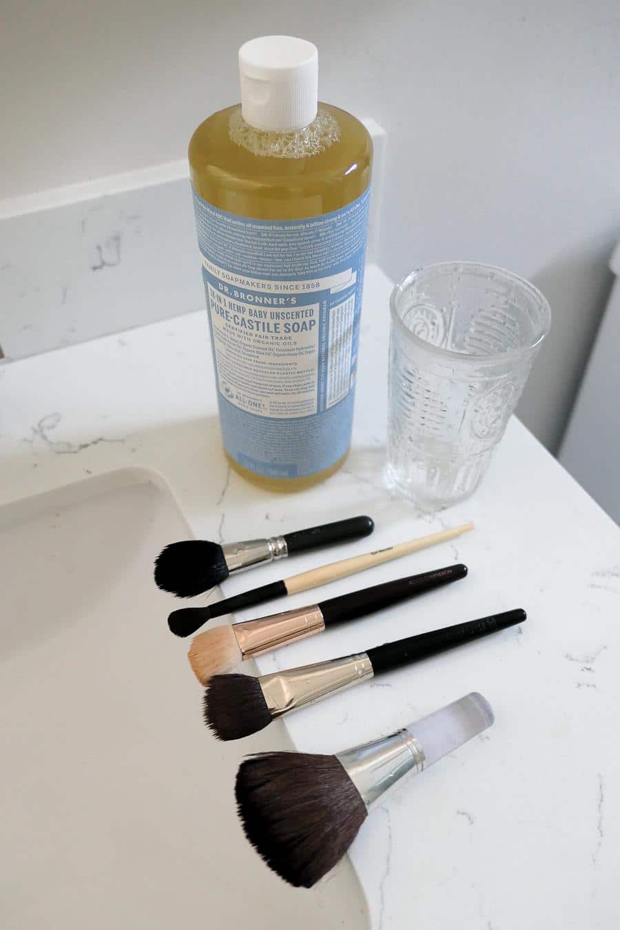 How To Clean A Makeup Brush ?  How To Clean A Makeup Brush ?