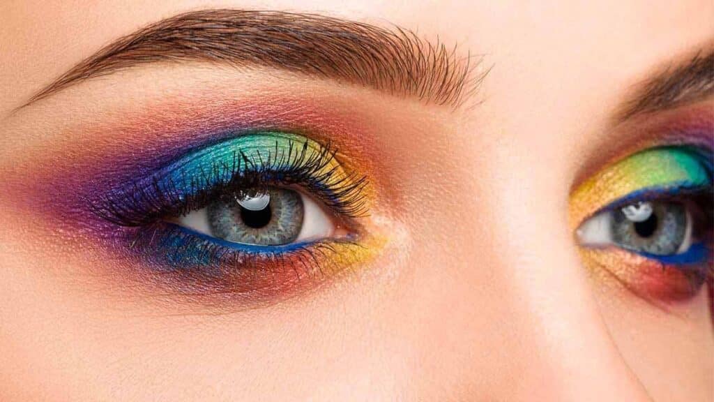 How To Apply Eye Makeup For Beginners ?