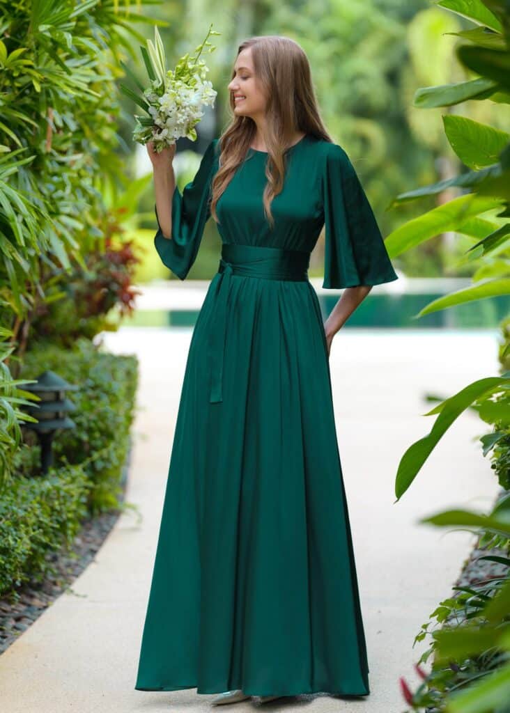 What Eye Makeup Goes With Dark Green Dress ?
