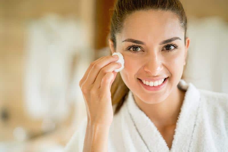 How Do You Get Makeup Out Of White Clothes ? How Do You Get Makeup Out Of White Clothes ?