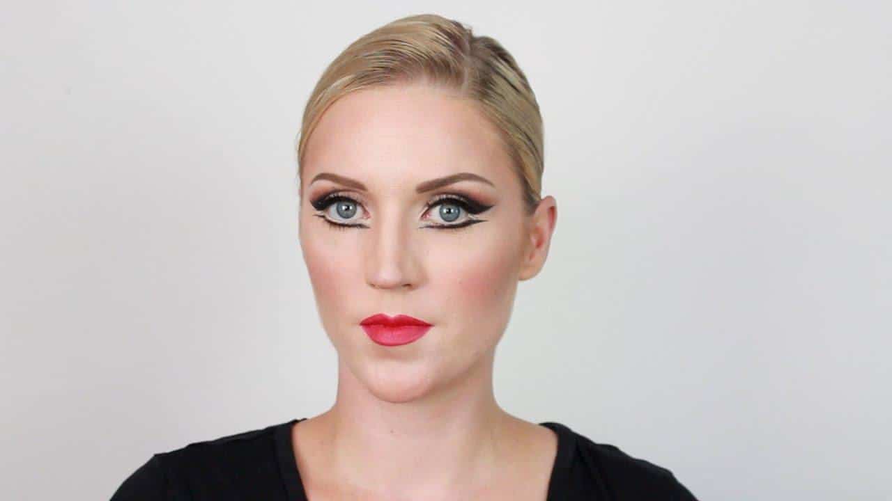How To Do Stage Makeup ? How To Do Stage Makeup ?