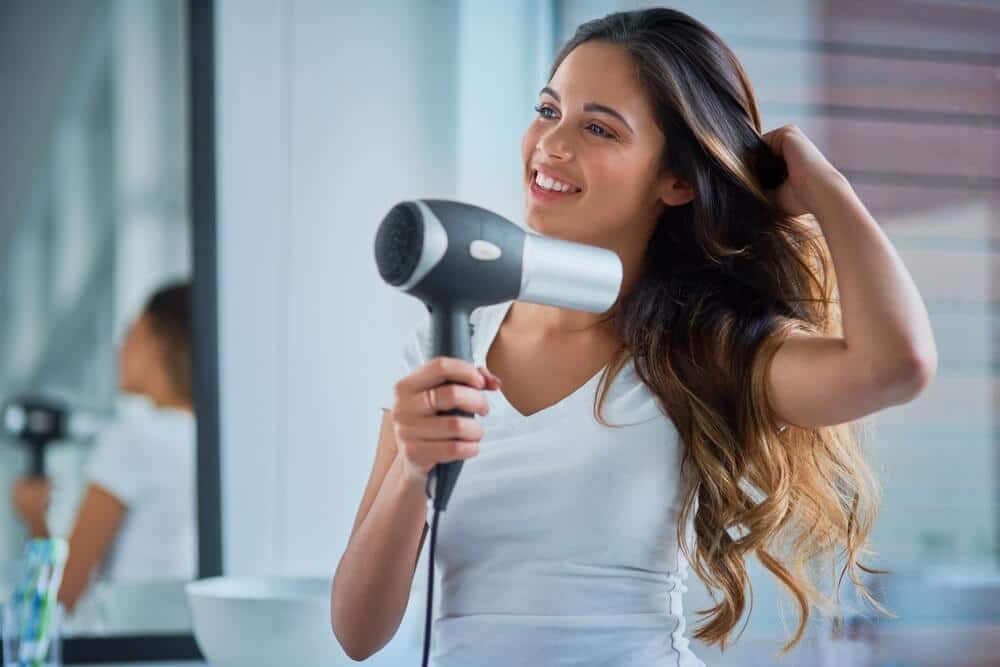 How To Blow Dry Hair Without Frizz ? How To Blow Dry Hair Without Frizz ?