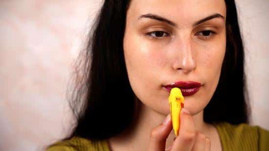 How To Remove Lip Tint ? How To Remove Lip Tint ?