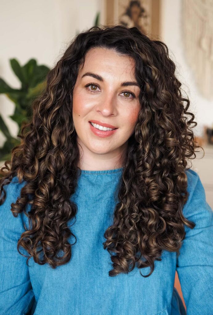How To Tame Frizz In Curly Hair ?