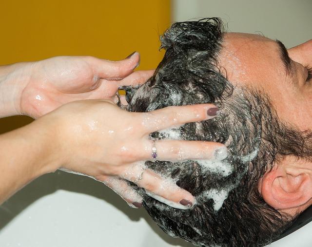 Why Does My Hair Look Different When I Use Shampoo ? Why Does My Hair Look Different When I Use Shampoo ?